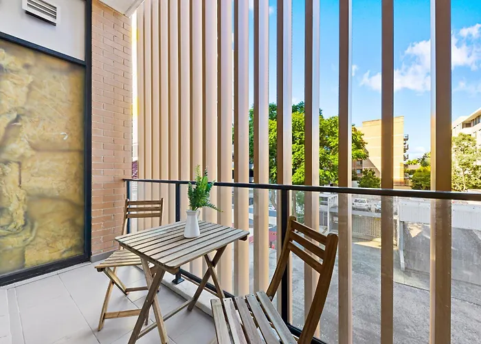 Burwood 1Br Steps To Train Station Shopping