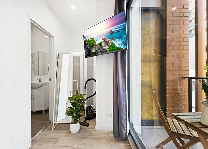 Burwood 1Br Steps To Train Station Shopping